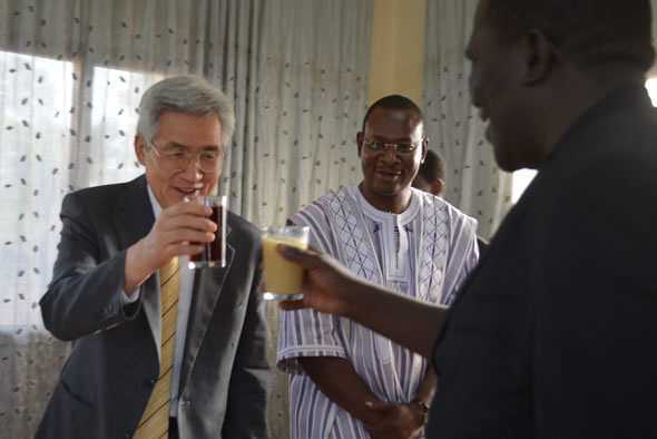 L'ambassadeur du Japon rend visite à l'ABMAQ